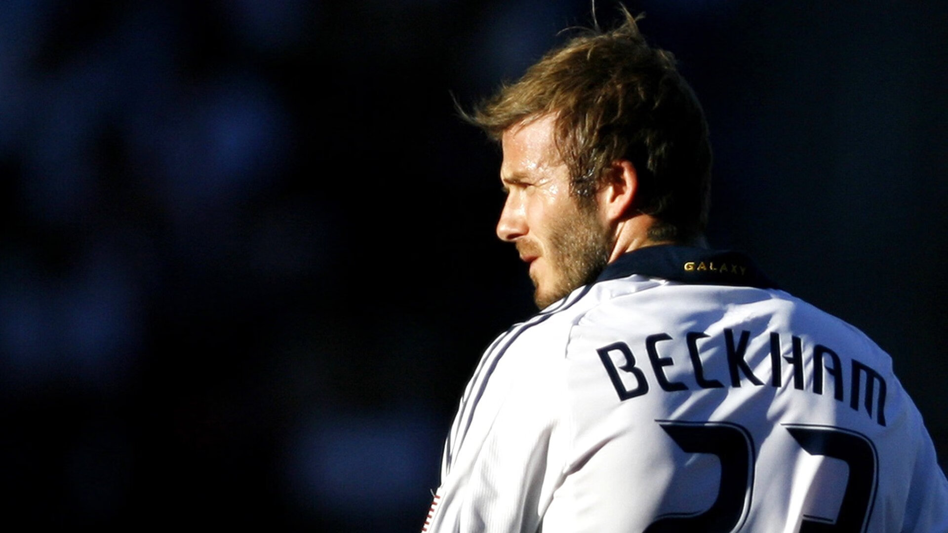 “足球文化讲座走进高校，激发青年足球热情”，足球文化进校园演讲稿