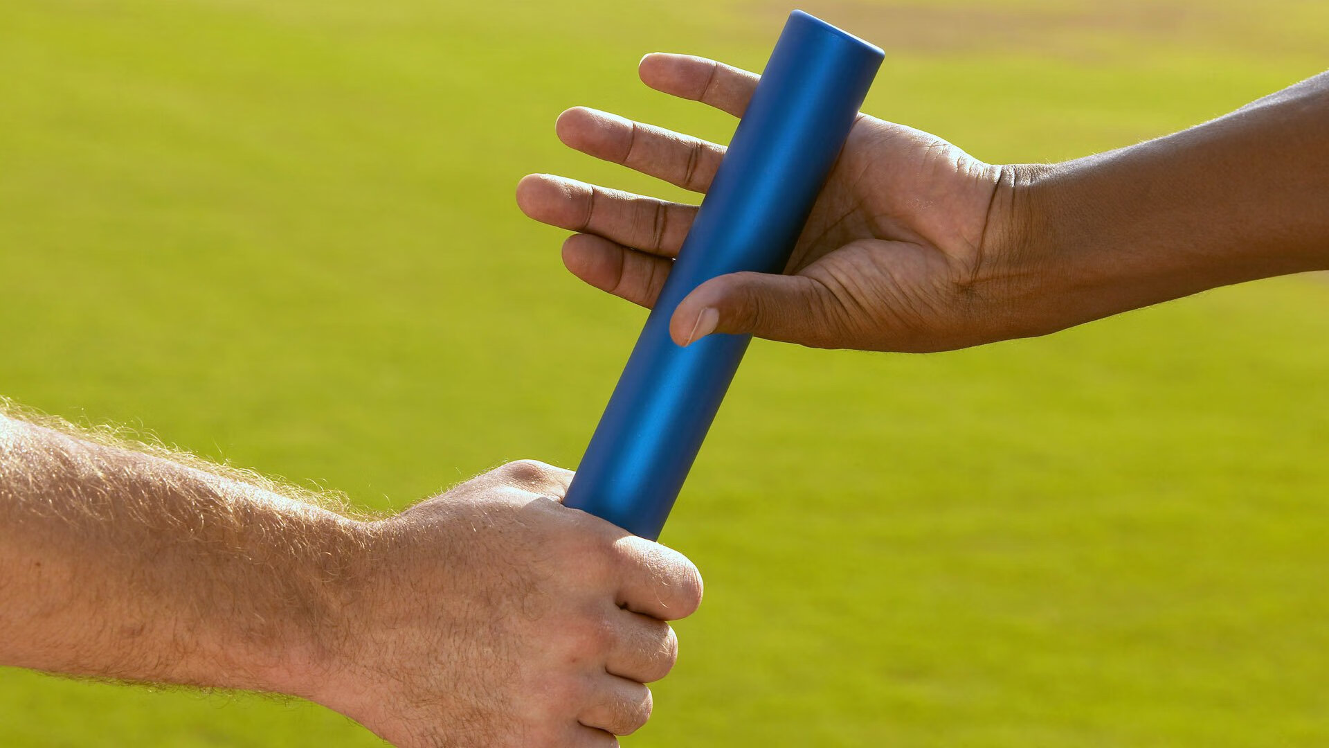 足球纪录片拍摄团队走访全国青训基地，足球纪录片拍摄团队走访全国青训基地的视频